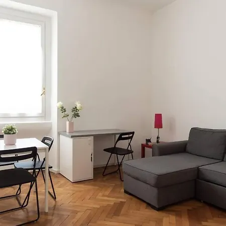 Youhosty - Correggio 55 B Daire